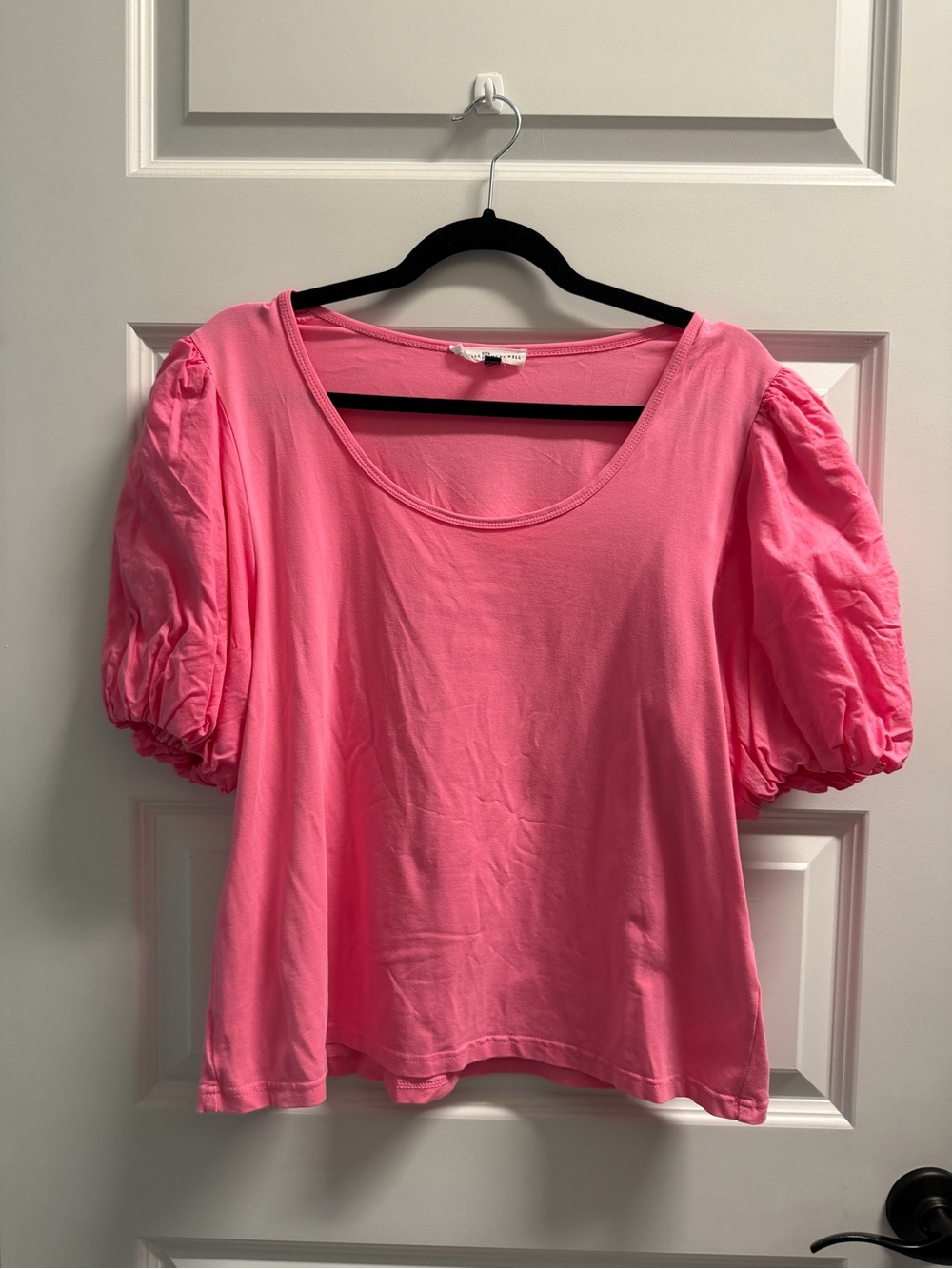 Puff Sleeve Scoop Neck Tee in Bright Pink